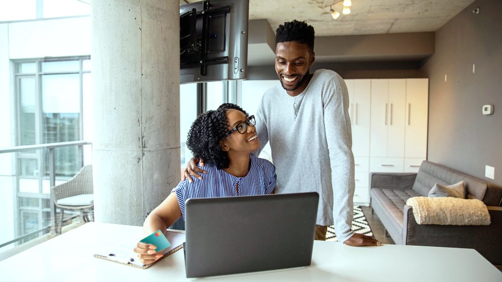 ¿Cómo se fija el límite de la tarjeta de crédito?