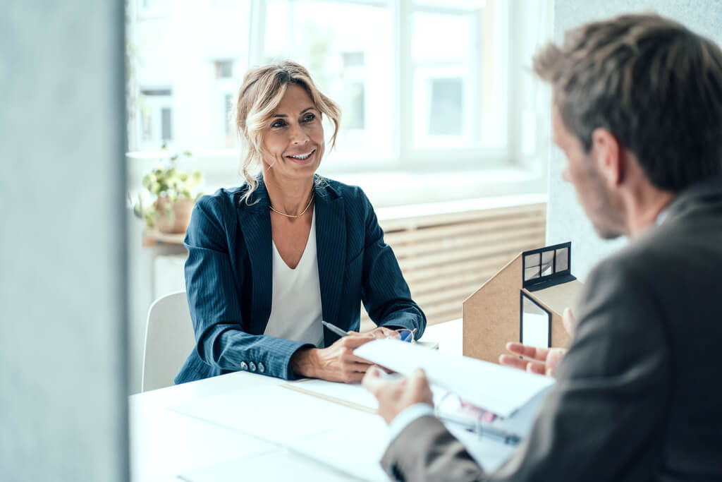 ¿Cómo afecta la puntuación crediticia a la concesión de préstamos?