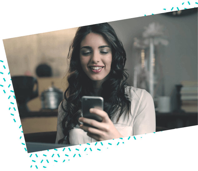 banca online mujer con movil